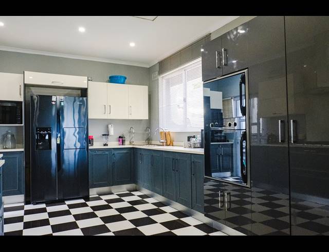 5 BEDROOM HOUSE SOLD IN RESERVOIR HILLS
